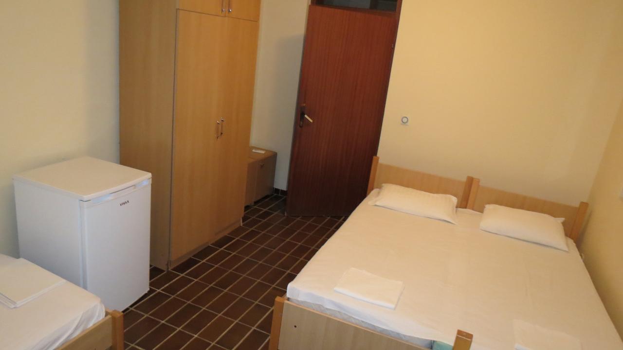 Guesthouse Obala Sutomore Eksteriør billede